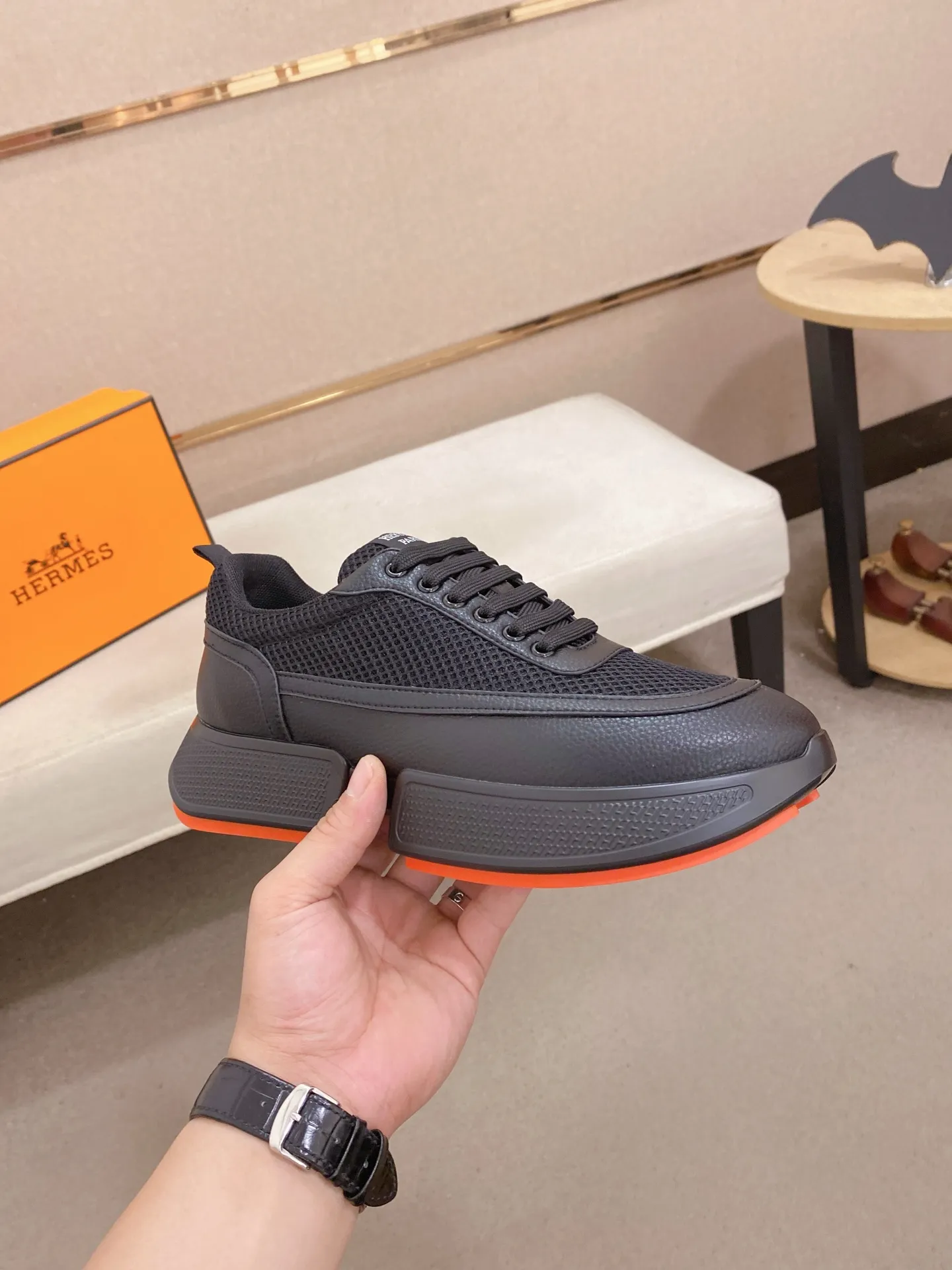 Men's clothing and shoes💰: 462💰《HERMES》【Classic Original Version】Hermès; Top 🔝 Purchasing Agency 🔍🔍Men's latest 🇺🇸 counters are on sale simultaneously, imported from Italy original ▲▲cowhide ▲▲ (high-end, extravagant and classy) ) Exquisite workmanship (Italian 🇮🇹 imported water-dyed 🐂 cowhide lining) sole: original sole provided by the original factory, ⚠️exclusive double-layer activity·TPR·rubber·combined molded outsole; super comfortable·wear-resistant·non-slip·environmental protection The real thing is more beautiful if you take the real thing (high quality, follow the order). You can enter and exit the counter at will * Number of yards: 38-44 (45 can be customized and cannot be returned or exchanged)